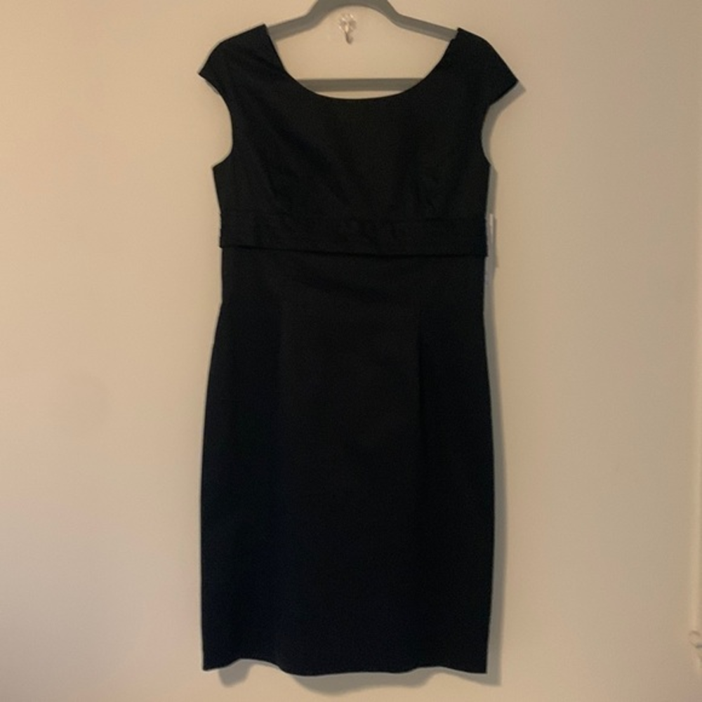 Jones New York Black Cap-Sleeve Midi Sheath Dress